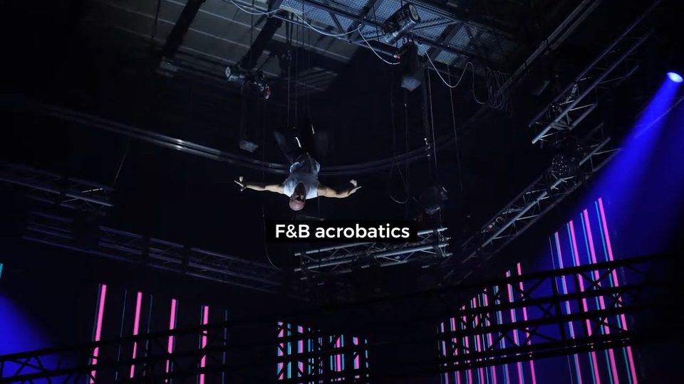 F&B acrobatics pod stropom studia