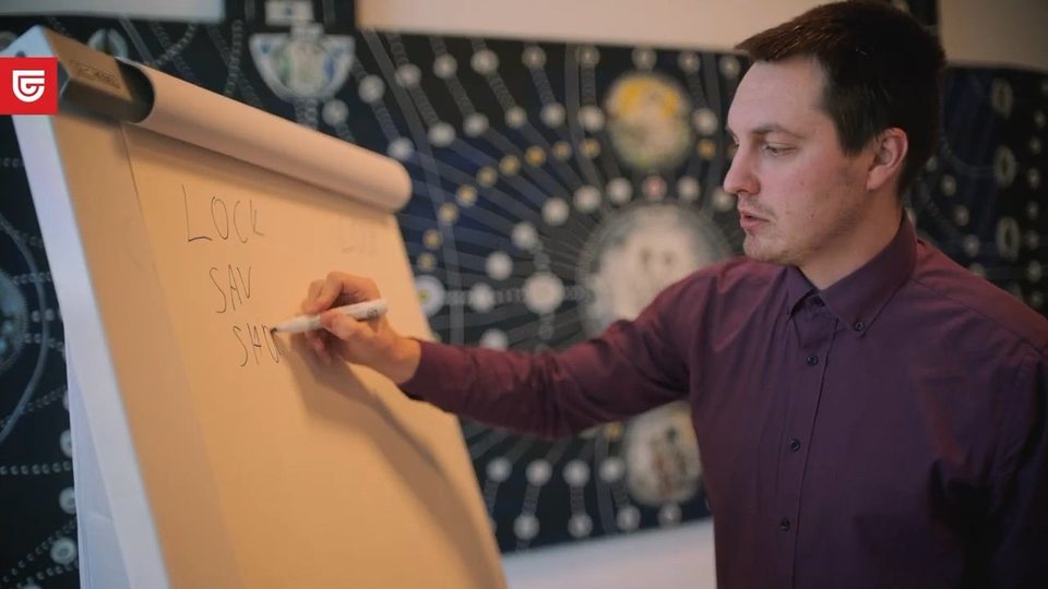 Udeleženec akademije TIBA pri reševanju izziva